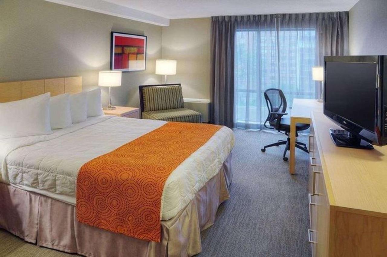 Quality Inn And Suites Montreal East Екстер'єр фото